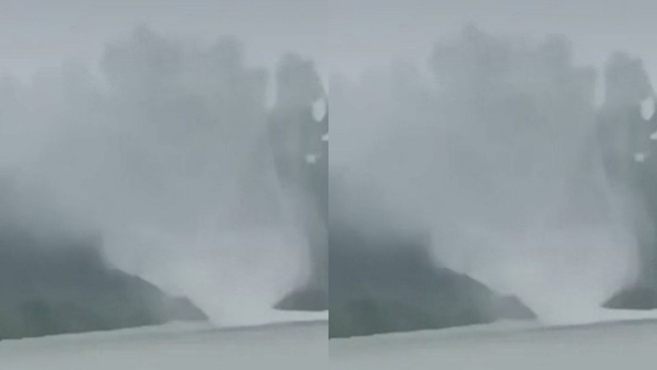 राप्ती नदी का सीना चीरकर उठा भयंकर जल-बवंडर! गर्जना सुन कांपे ग्रामीण, कैमरे में कैद हुआ दुर्लभ मंजर