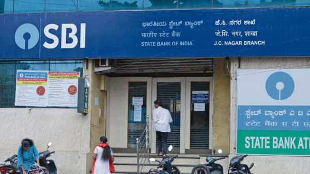 सरकारी नौकरी का सपना होगा सच! SBI में क्लर्क पदों पर निकली बंपर वैकेंसी, 27 अगस्त तक करें अप्लाई