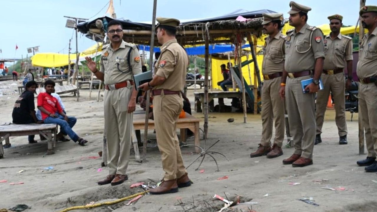 Kanwar Yatra Security: सावन में परिंदे भी न मार सकें पर, देवरिया SP ने सुरक्षा चक्र मजबूत करने के लिए खुद संभाली कमान