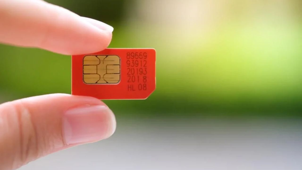 New SIM Card Rules: मोबाइल यूजर्स के लिए नया सिम लेना हुआ कठिन, नए नियम जारी; जानिए DoT के निर्देश