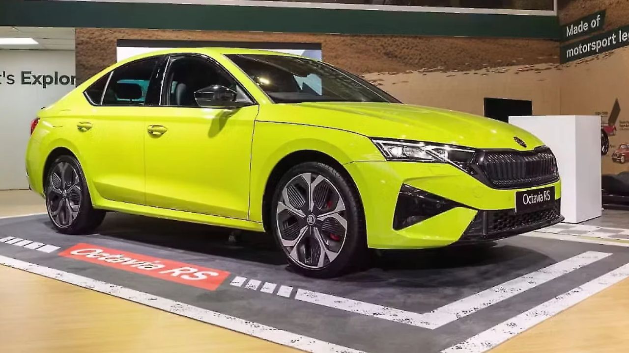 सिर्फ 50 लोगों को नसीब होगी यह तूफानी कार! Skoda Octavia RS का दूसरा बैच भारत में लॉन्च, देखते ही आ जाएगा दिल