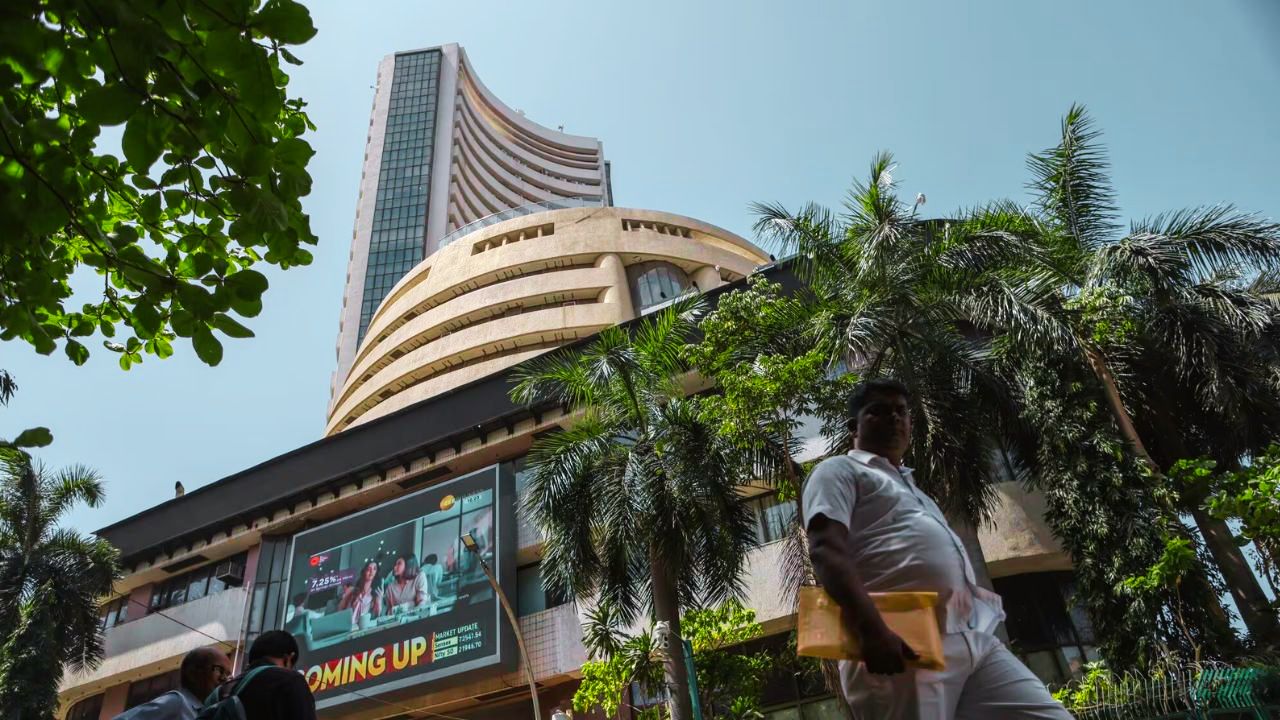 Stock Market Today: सेंसेक्स और निफ्टी की फ्लैट शुरुआत, स्ट्रेट ऑफ़ होर्मुज़ पर US-ईरान डील को लेकर निवेशकों में सतर्कता