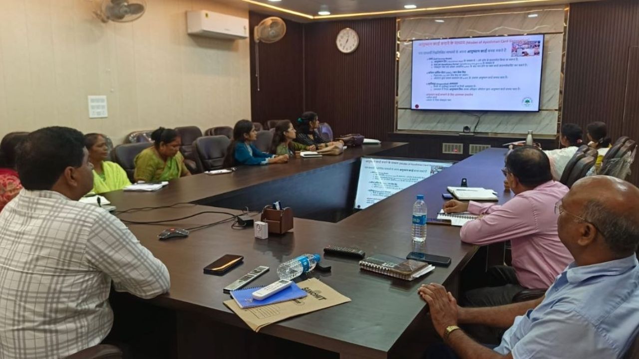 सुल्तानपुर: ‘पोषण पाठशाला’ वेबकास्ट में चमकी आयुष्मान भारत योजना, स्तनपान को बताया गया शिशु का पहला टीका