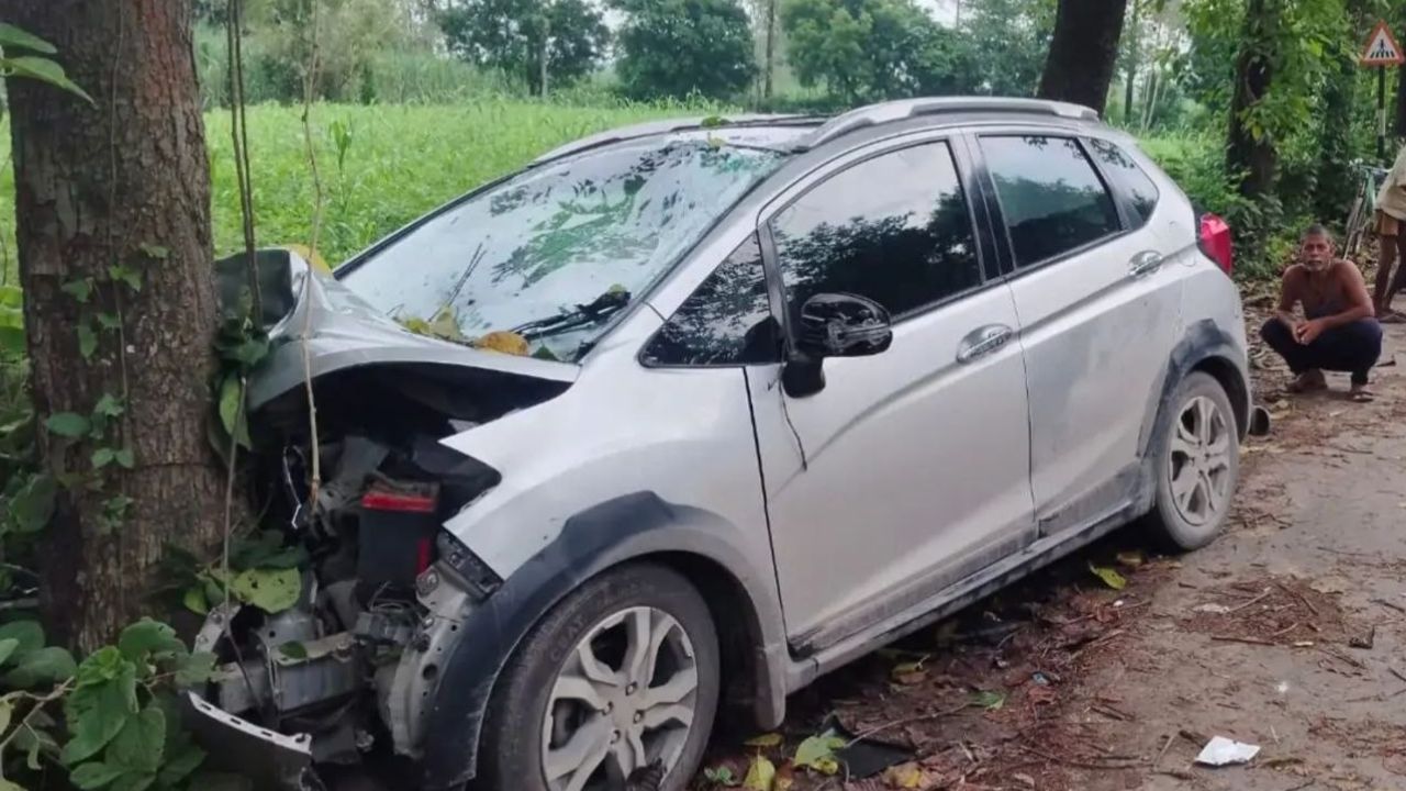 Sitapur News: एक झटके में उजड़ गया परिवार! तेज रफ्तार कार पेड़ से टकराई, दो सगे भाइयों की मौत