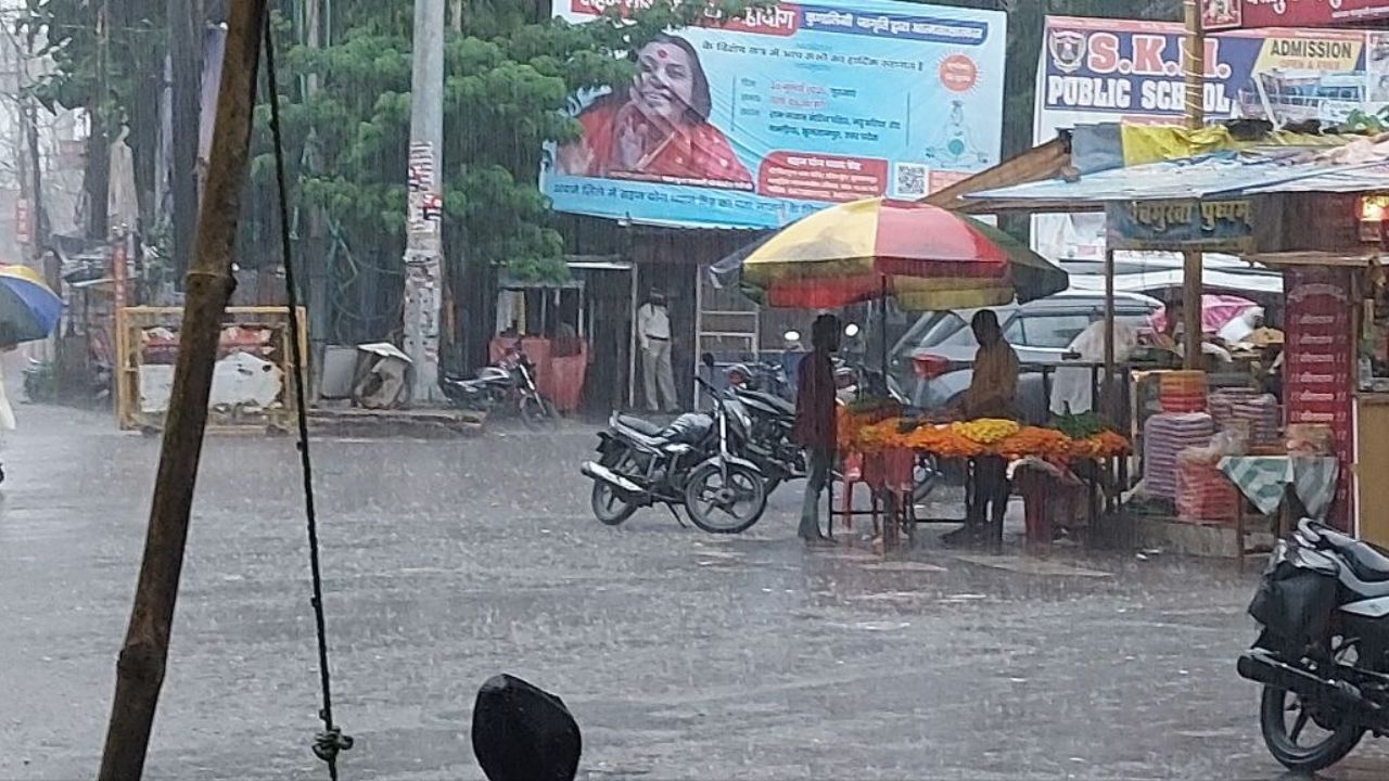 2 घंटे की तूफानी बारिश से सुल्तानपुर में बड़ा अलर्ट! धान की फसल खिल उठी, पर सड़कें बनीं ताल-तलैया