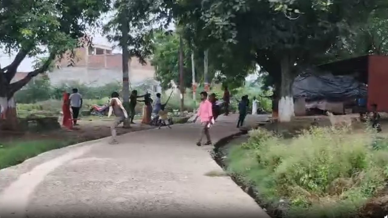 Mainpuri News: आखिर मैनपुरी में ऐसा क्या हुआ कि दो पक्षों में चलीं लाठियां, फायरिंग में 5 साल के मासूम को लगी गोली