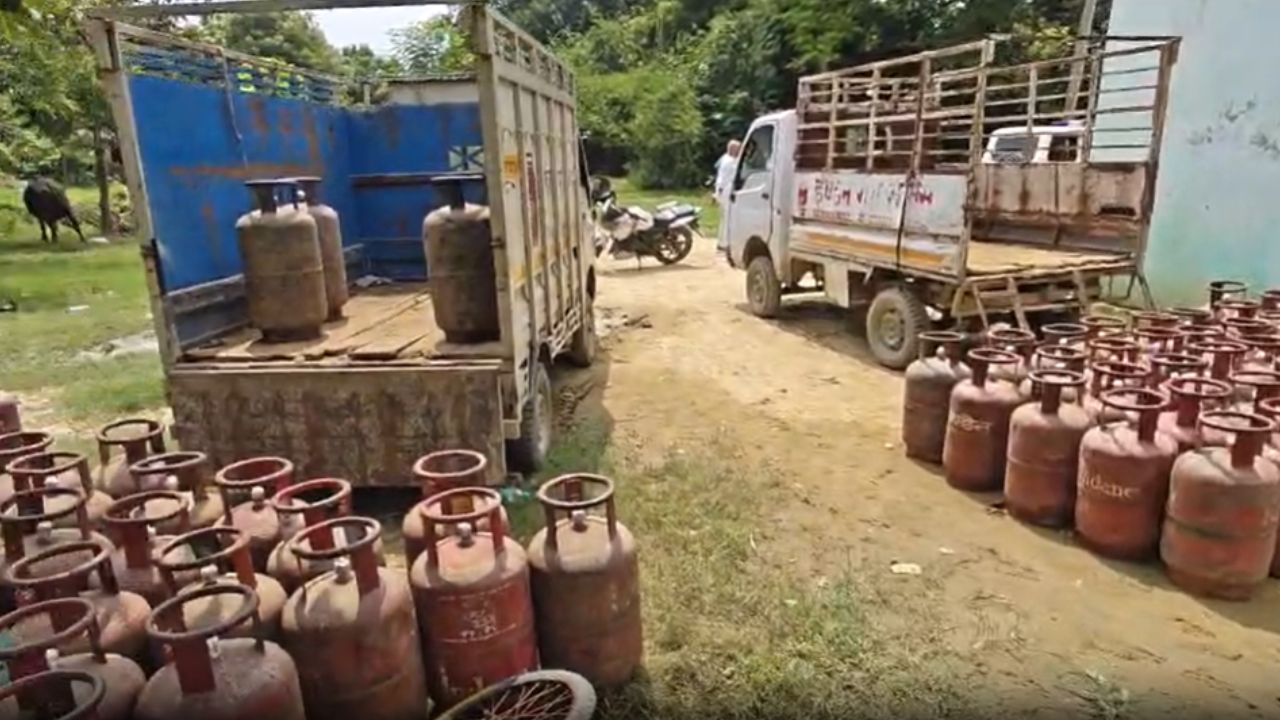 Pratapgarh News: सिलेंडर बाहर से सील, अंदर 3 किलो गैस गायब! एजेंसी से निकलते ही होता था बड़ा खेल, 5 गिरफ्तार
