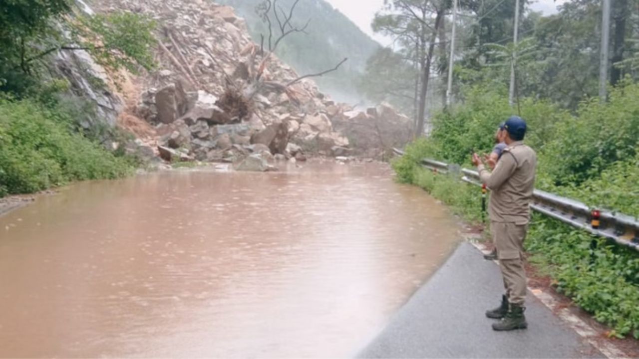 उत्तराखंड में लैंडस्लाइड और उफान का डबल अटैक: कई गांव कटे, सप्लाई ठप; क्या फिर आने वाली है बड़ी आफत?