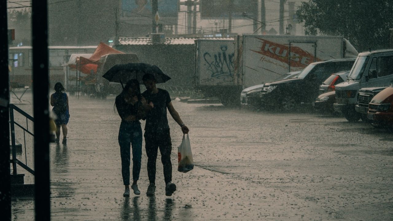 UP Weather Alert: 31 अगस्त की सुबह से ही बदलेगा मौसम का मिजाज, यूपी के इन जिलों में झमाझम बारिश का अलर्ट
