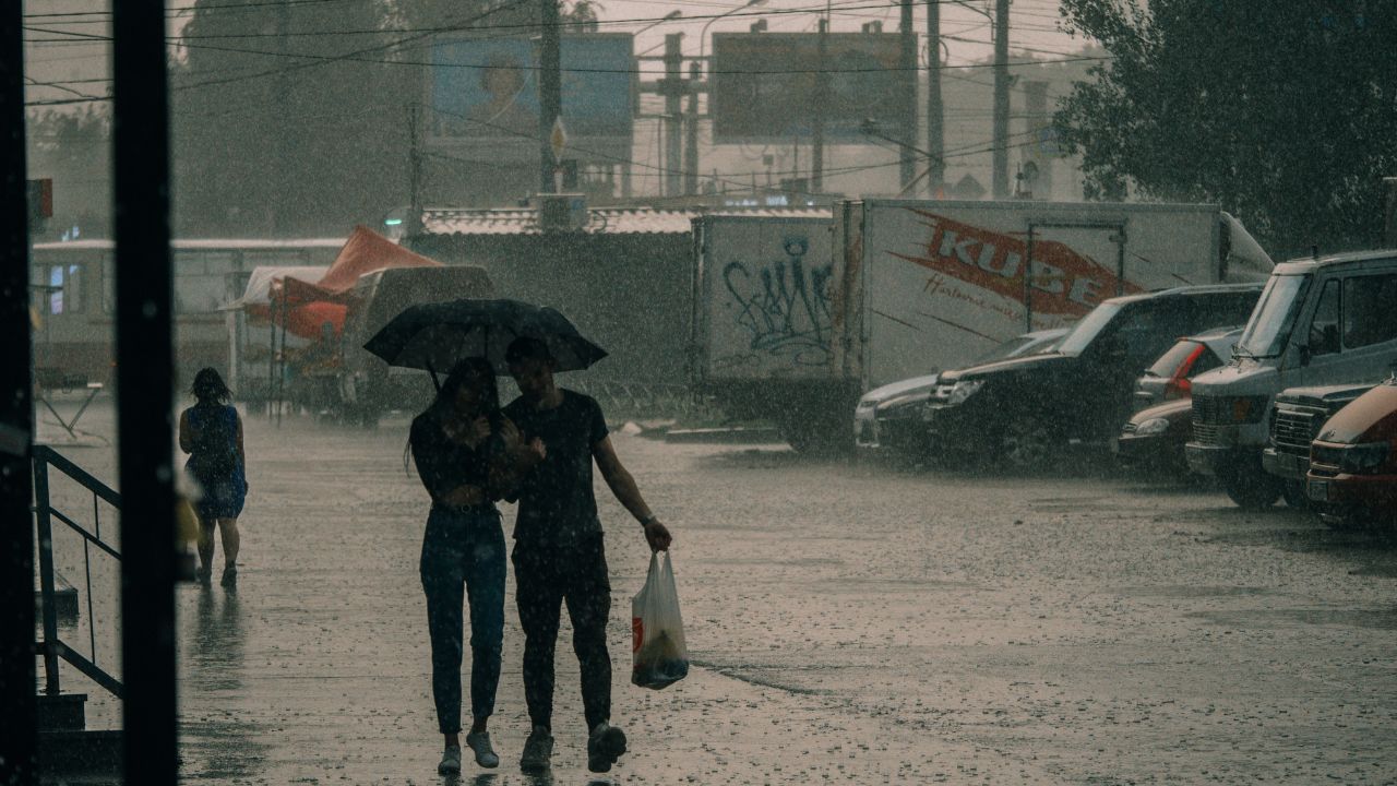 Weather Update: दिल्ली-NCR फिर हुई जलमग्न, तेज बारिश के बीच IMD का 15 राज्यों में Yellow Alert