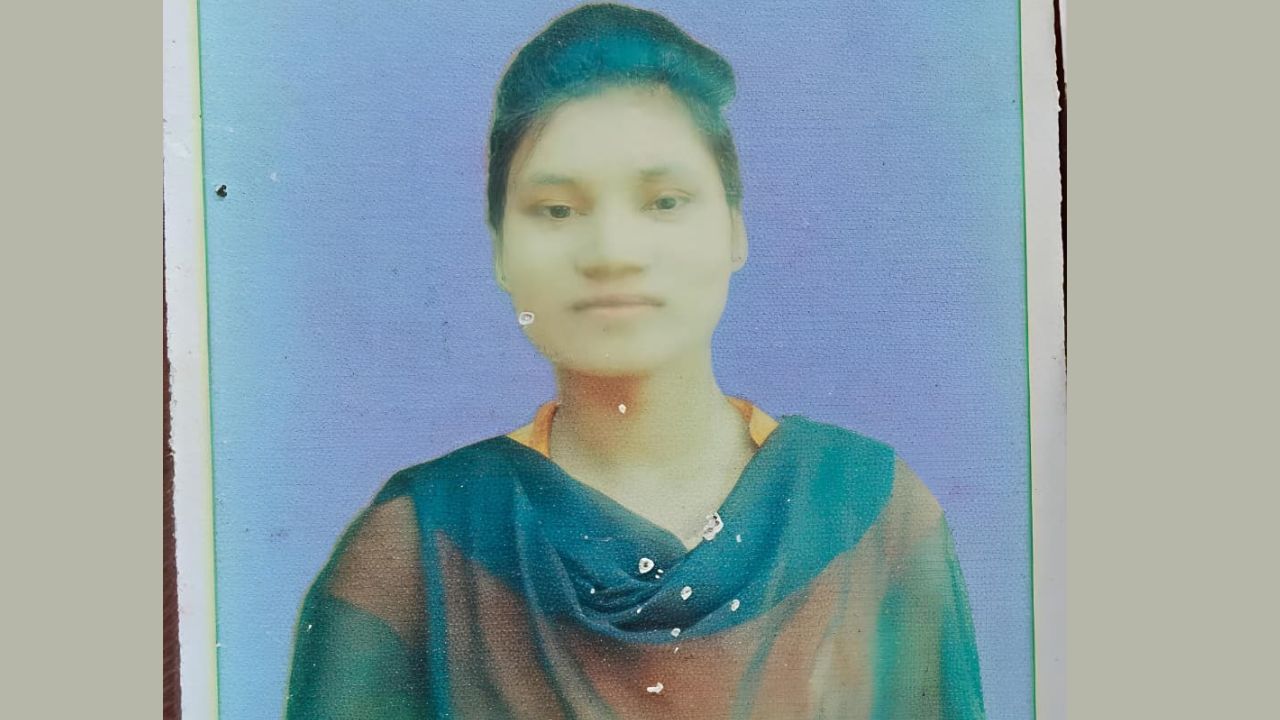 Bagaha News: बगहा की बदनसीबी! नदी में फंसा ट्रैक्टर और टूट गईं प्रसूता की सांसें