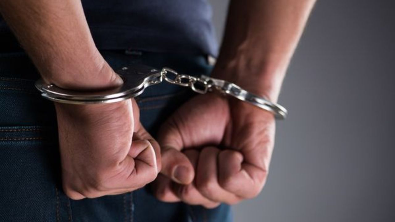 Greater Noida: तैश में आया पड़ोसी, निकाली लाइसेंसी पिस्तौल, ग्रेटर नोएडा में दुकानदार पर सरेआम चला दी गोली