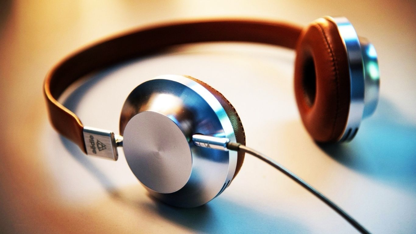 Samsung की नई तैयारी: AirPods Max को टक्कर देने आ रहा Galaxy H1 हेडफोन, देखें क्या होगा खास?