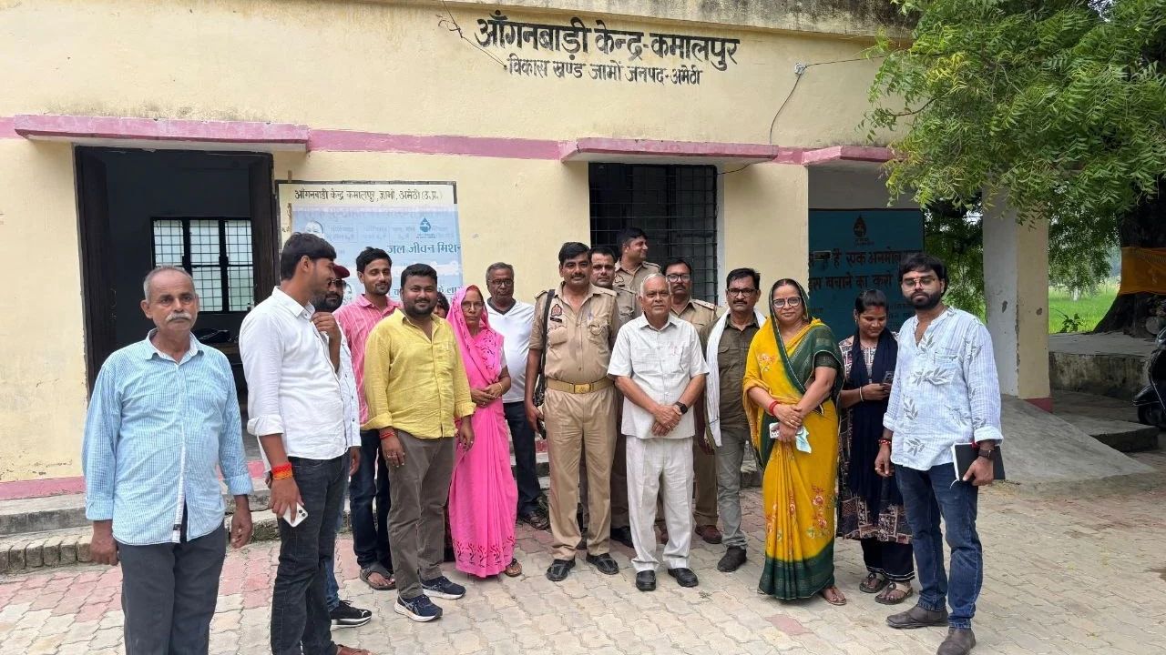 काम में लापरवाही बर्दाश्त नहीं होगी, अमेठी के आदर्श गांवों में पहुंचे विकास निगम उपाध्यक्ष; अधिकारियों को लगाई फटकार