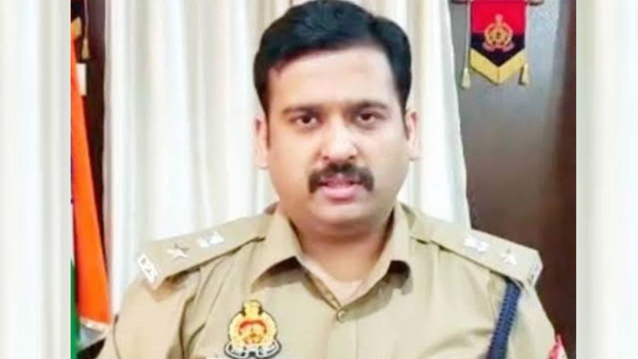 सीतापुर में डबल मर्डर पर एसपी का बड़ा एक्शन, 3 दरोगा समेत 8 पुलिसकर्मी सस्पेंड