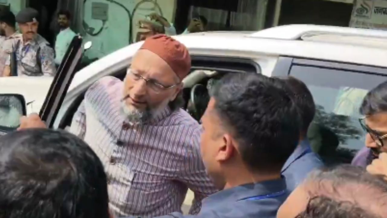 यूपी में असदुद्दीन ओवैसी की गाड़ी पर फायरिंग, हापुड़ कोर्ट पहुंचे AIMIM प्रमुख