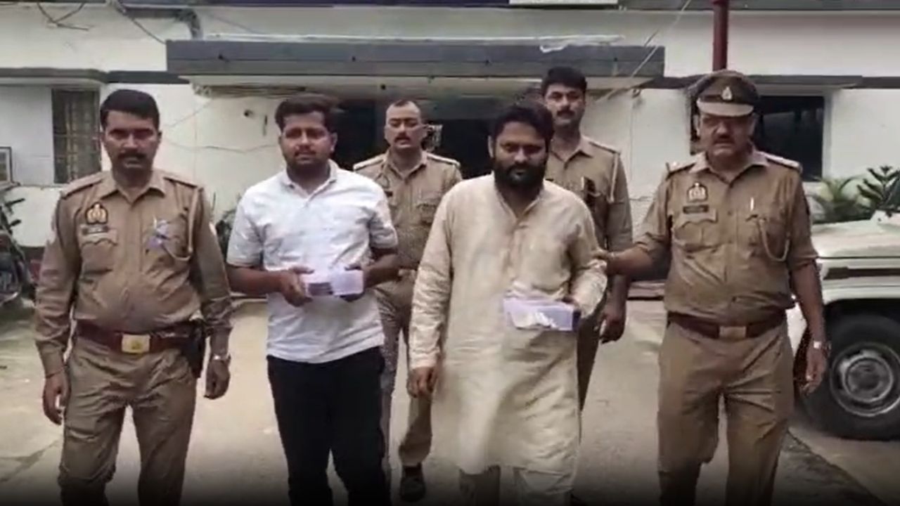 झूठे केस का डर दिखाकर वसूली का खेल, बदायूं पुलिस ने ऐसे खोला ब्लैकमेलिंग गैंग का राज