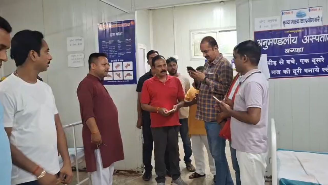 बगहा अस्पताल में मंत्री का छापा: गायब डॉक्टर, नदारद प्रबंधन और गंदगी देख भड़के, बोले- CM को भेजूंगा…