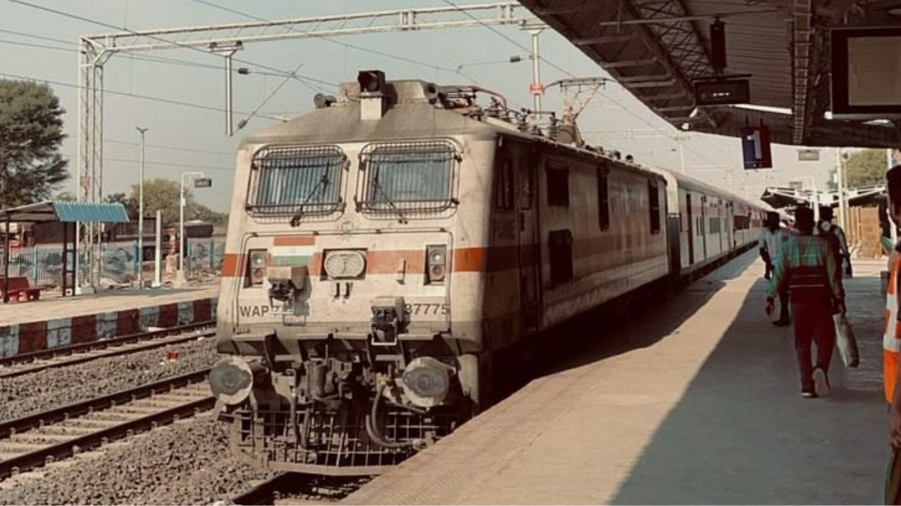Ballia: कुदरत की मार झेल रही थी रीना, ट्रेन गुजरी और चौपट हुई जिंदगी