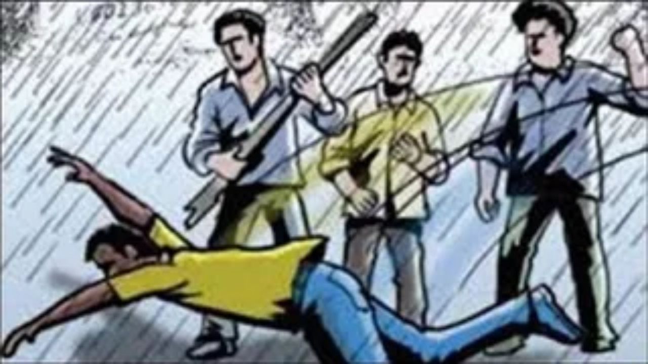 Bareilly: बरेली में दबंगों की दबंगई से सहमा परिवार, अंतिम संस्कार से लौटते ही मचा बवाल