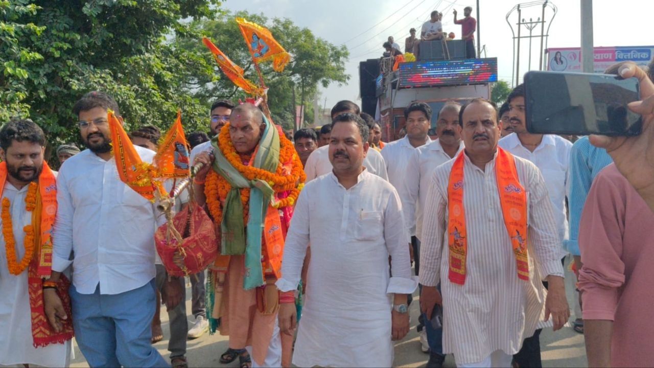 जैसे ही बदायूं पहुंचा कछला का गंगाजल, स्वागत में उमड़ पड़ा शहर… हर-हर महादेव के जयकारों से गूंजा रास्ता