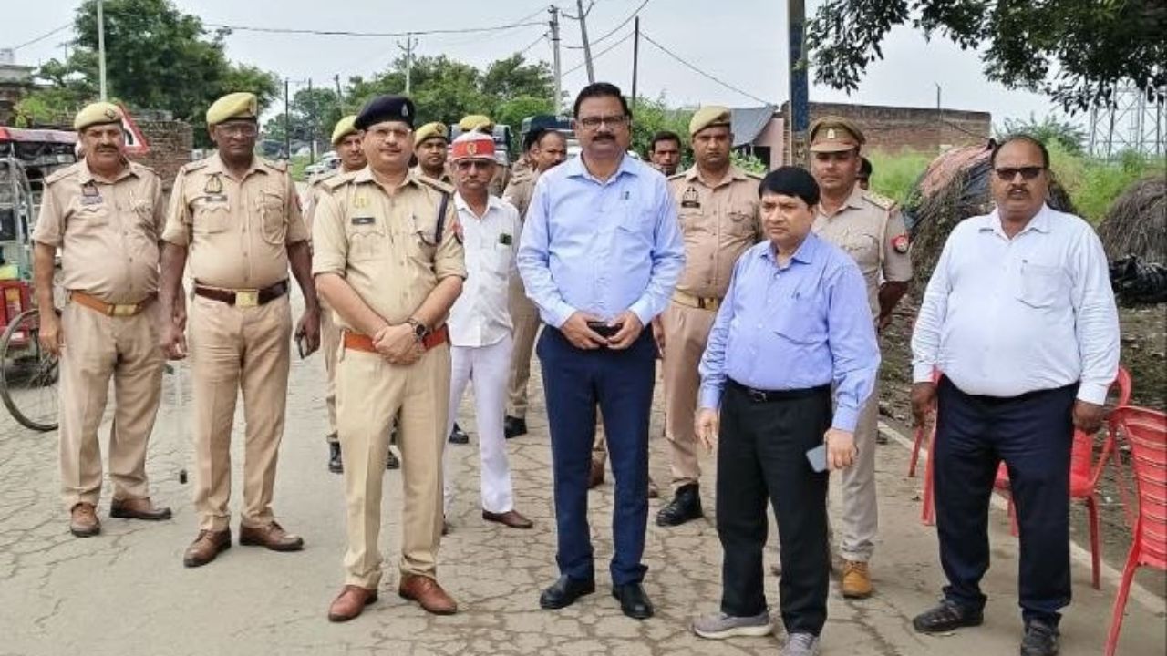 बदायूं में डायनामाइट न्यूज़ की खबर का बड़ा असर, सीकरी गांव में पहुंची प्रशासन की टीम, जानिए फिर क्या हुआ