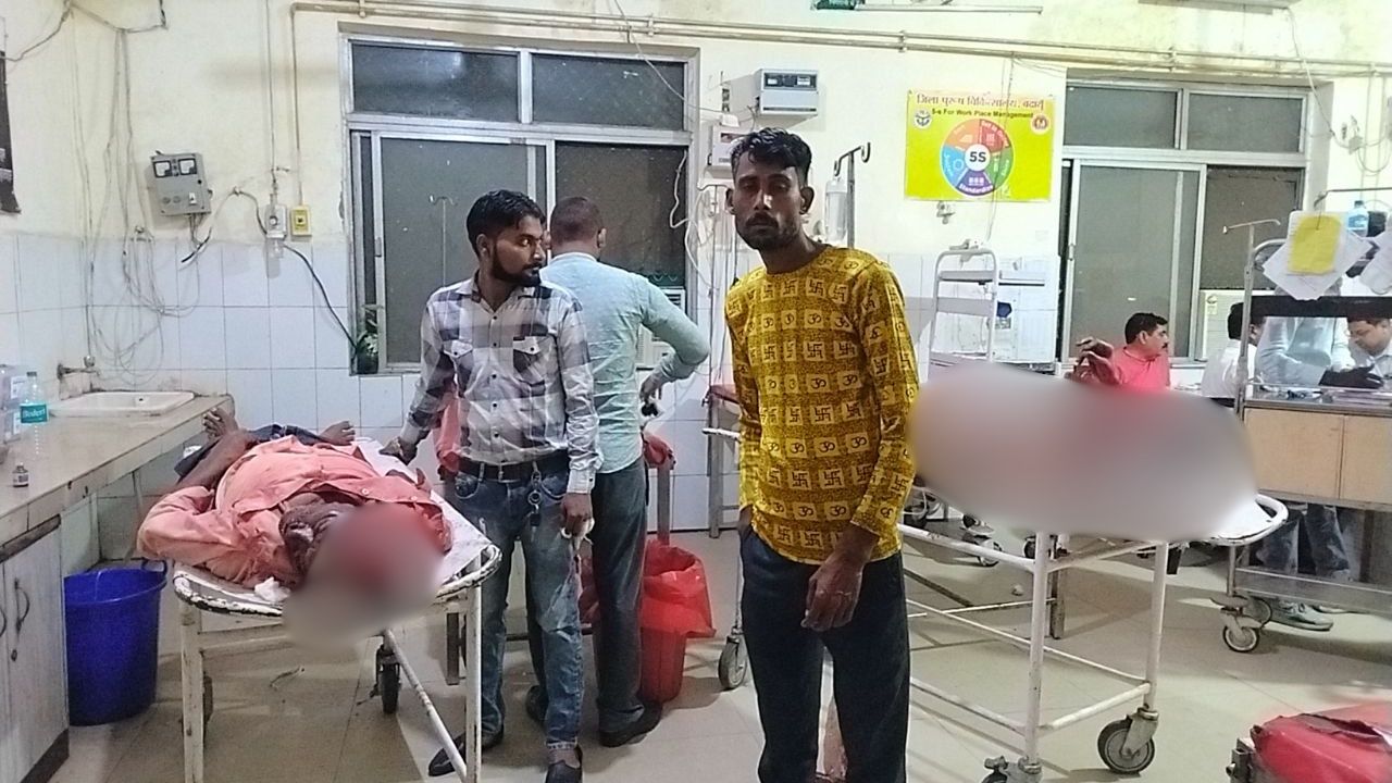 बदायूं में तेज रफ्तार बाइक बनी काल, सड़क किनारे जा रहे अधेड़ को रौंदा; घर में पसरा मातम