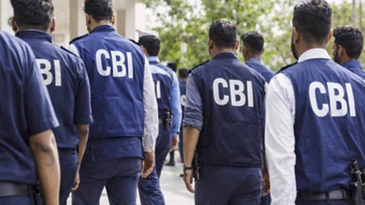 4 साल में 6 करोड़ से ज्यादा की काली कमाई, नॉर्दर्न रेलवे के पूर्व इंजीनियर और पत्नी पर CBI का शिकंजा