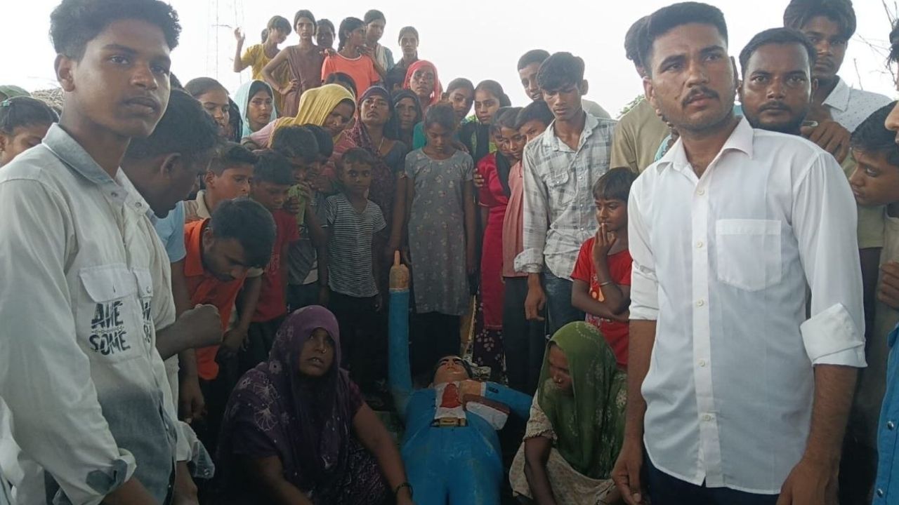 सुबह-सुबह गांव में ऐसा क्या हुआ? आंबेडकर प्रतिमा को लेकर आमने-सामने आए ग्रामीण-पुलिस