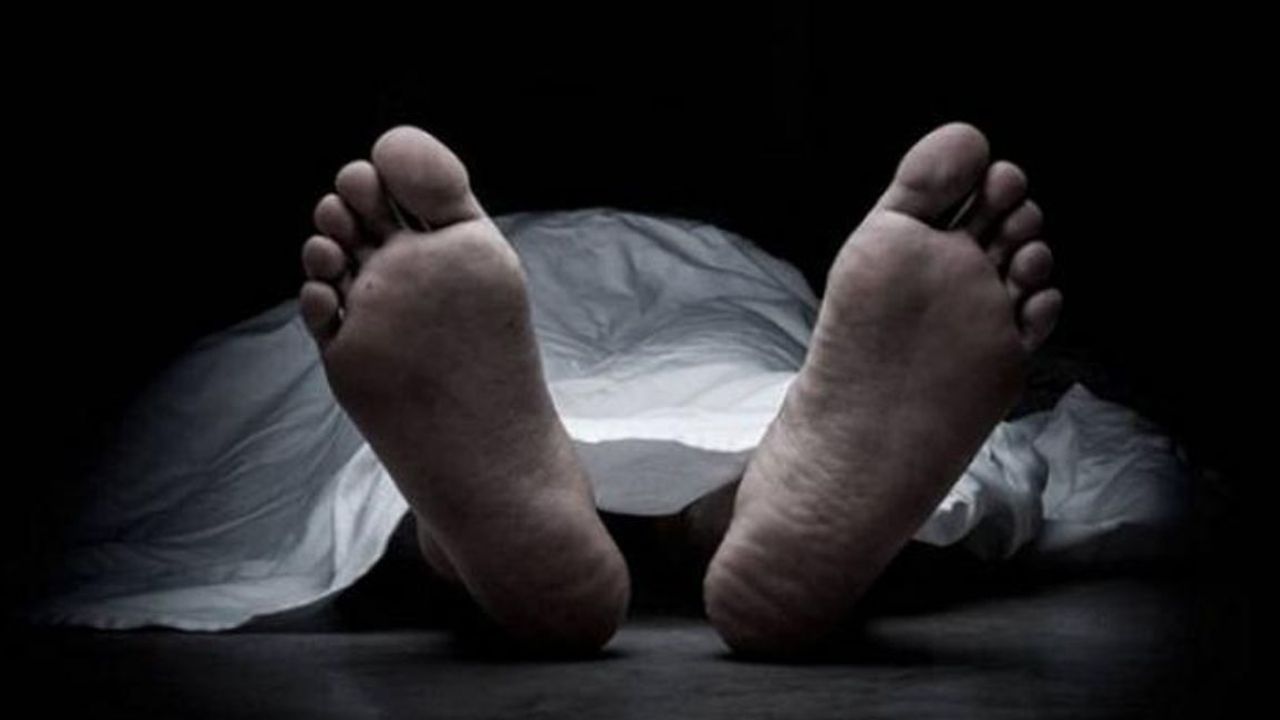 सीतापुर : पैर टूटा था या इलाज ने ली जान? मुस्ताक की मौत के बाद अस्पताल में हंगामा, उठे कई सवाल