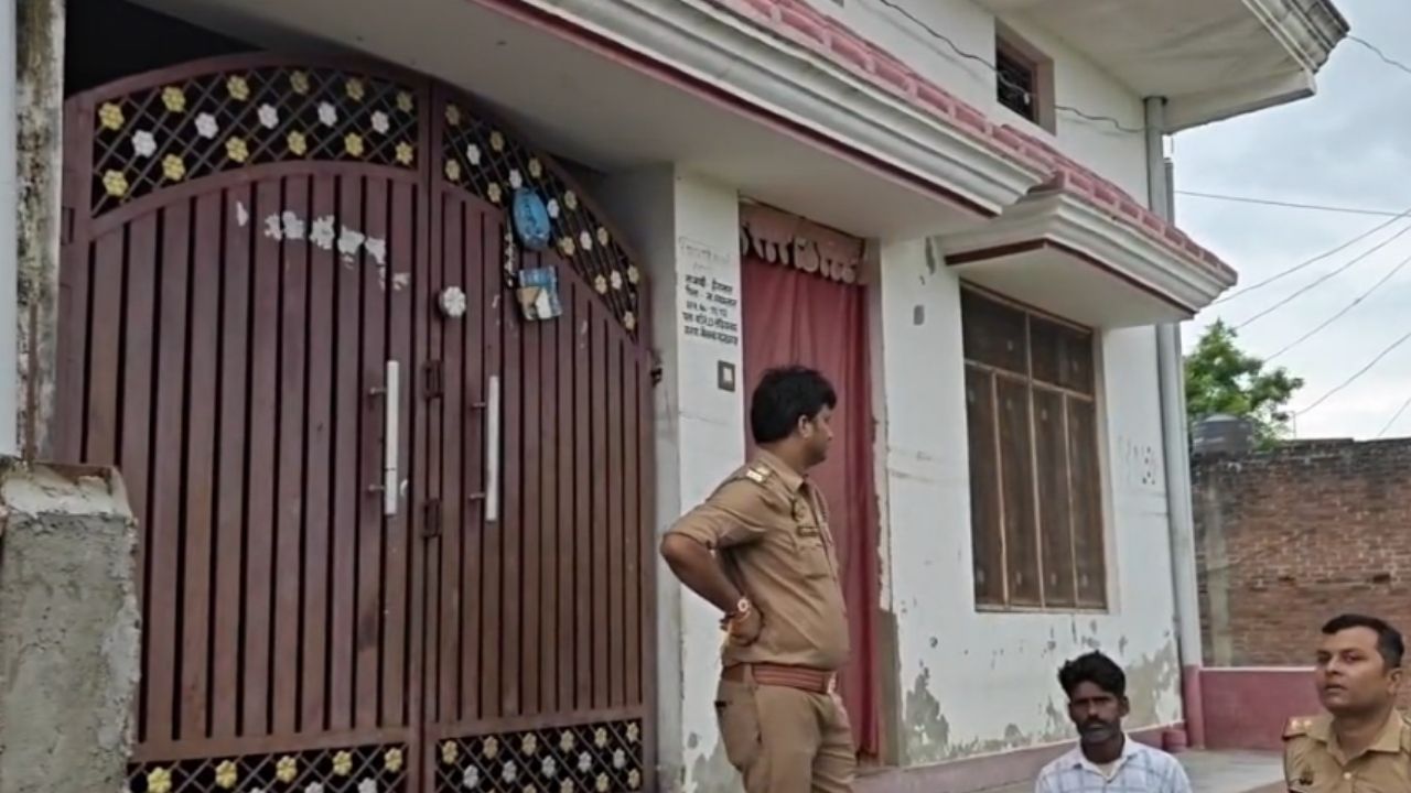 महराजगंज में दर्दनाक घटना! घर के अंदर फंदे से लटका मिला तीन बच्चों का पिता, मचा हड़कंप