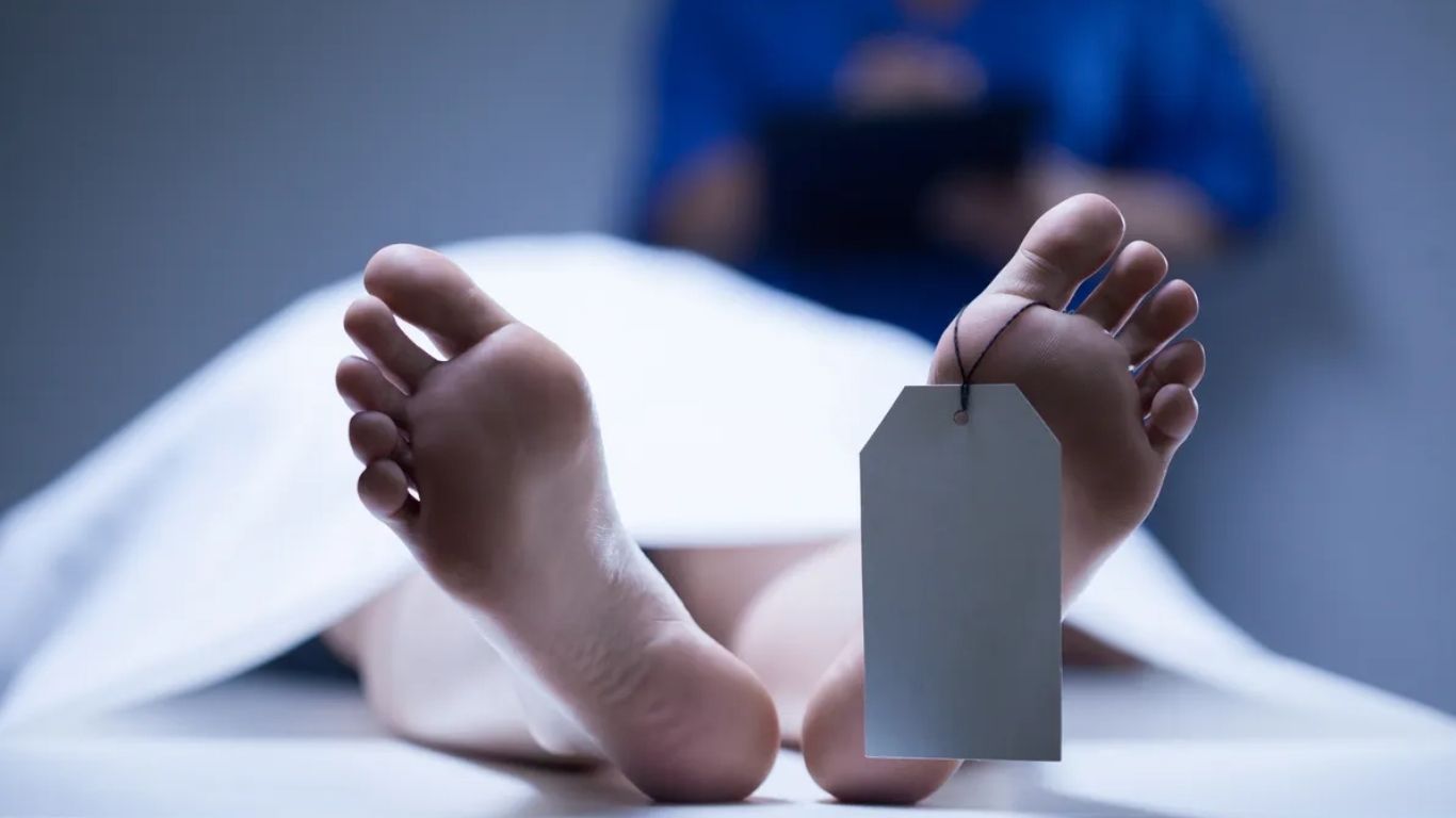 पंखा चलाते ही आ गई मौत: एक झटके में 7 बच्चों के पिता ने तड़प-तड़पकर छोड़ी दुनिया, पढ़ें सीतापुर का यह दर्दनाक मामला