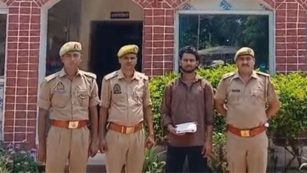 Deoria: 520 रुपये और पर्स के साथ खंडहर मकान में छिपा था आरोपी, लूट के मामले में पुलिस ने ऐसे दबोचा