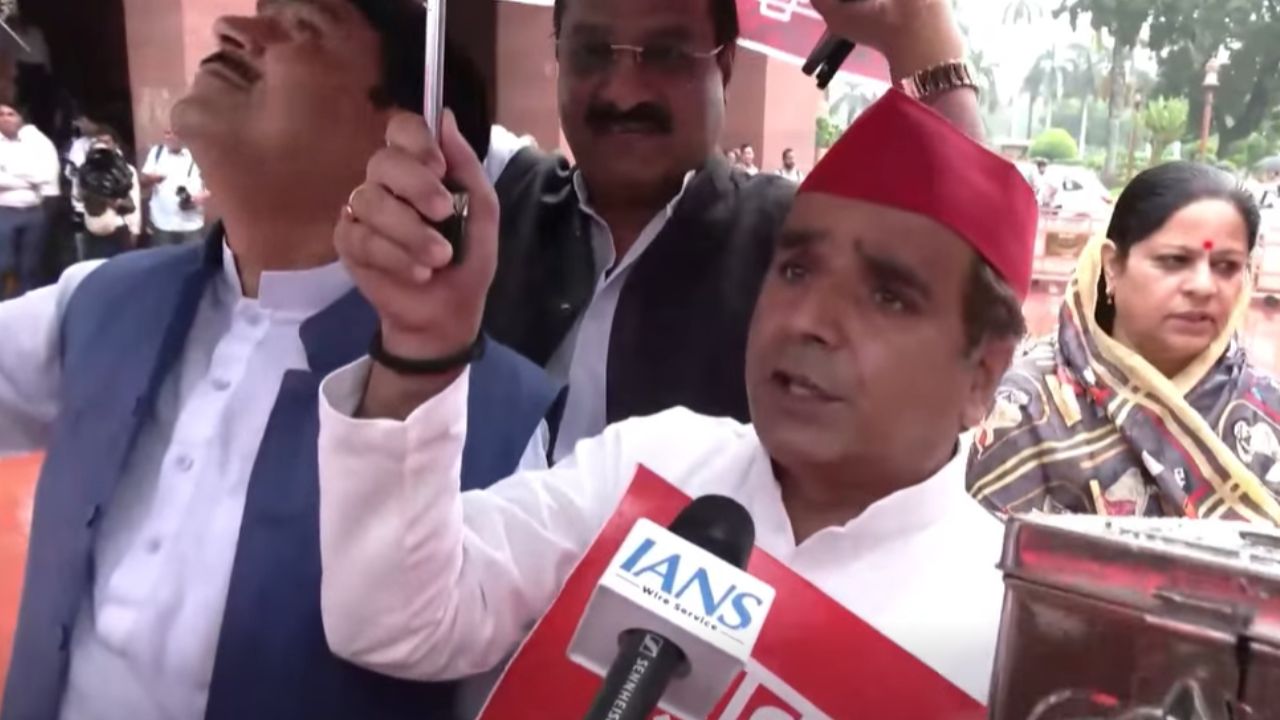 विपक्ष के हंगामे के बीच दोनों सदन सोमवार तक स्थगित, सांसद धर्मेंद्र यादव बोले- भगवान राम का एक-एक पैसा…