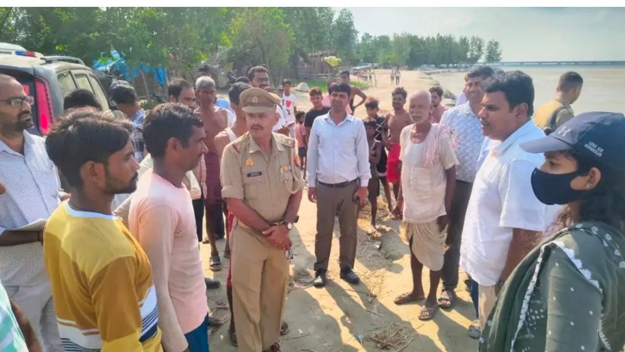 नदी के किनारे पहुंचते ही DM ने दिए सख्त आदेश, सीतापुर में मंडरा रहा बड़ा खतरा?