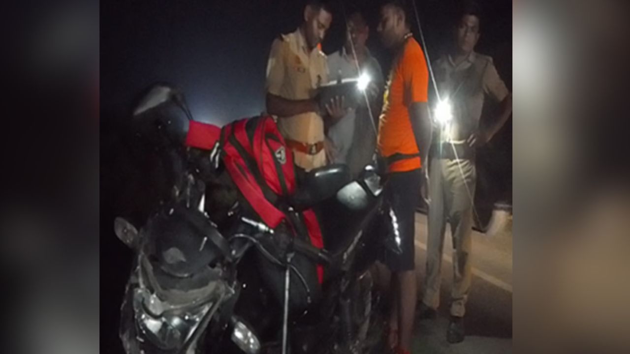 Farrukhabad: कांवड़ यात्रा में काल बनकर आया ट्रक, एक झटके में चली गई तीन कांवड़ियों की जान