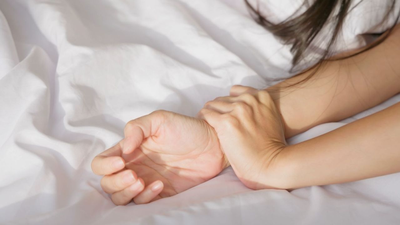 पहले खाई यौन पावर की गोलियां, फिर गर्लफ्रेंड के साथ… मौत होने तक बुझाता रहा हवस, पढ़ें फिरोजाबाद की हैरान कर देने वाली कहानी