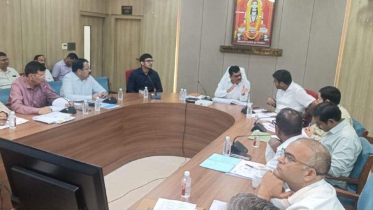 सीएम डैशबोर्ड की खराब रैंकिंग पर मंडलायुक्त का बड़ा अलर्ट, खराब प्रदर्शन वाले विभागों को चेतावनी
