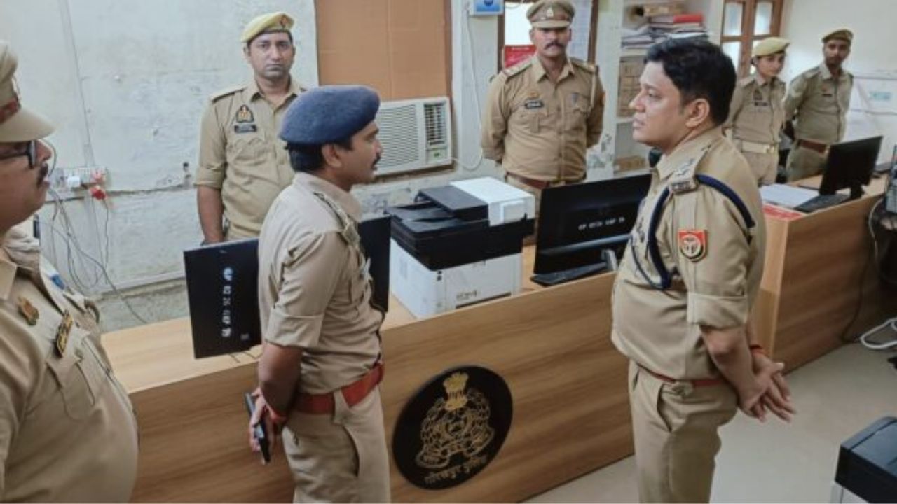 पीपीगंज थाने में SSP का औचक निरीक्षण, पुलिस महकमे में मचा हड़कंप; अपराधियों पर सख्त कार्रवाई के दिए निर्देश