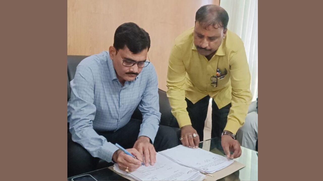 Gorakhpur New Commissioner: जानिये कौन हैं गोरखपुर के नए मंडलायुक्त इंद्र विक्रम सिंह? बताई अपनी प्राथमिकताएं