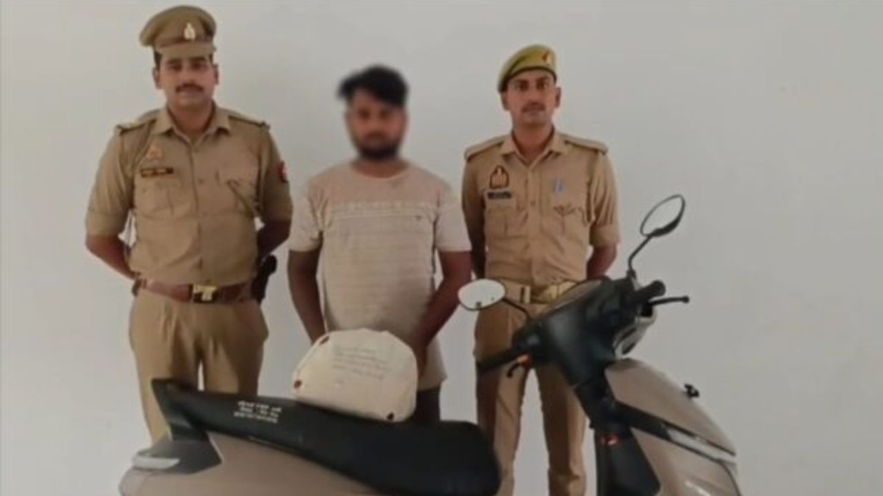 गोरखपुर में चेकिंग के दौरान पुलिस ने रोका युवक, तलाशी में जो मिला उसने सबको चौंका दिया