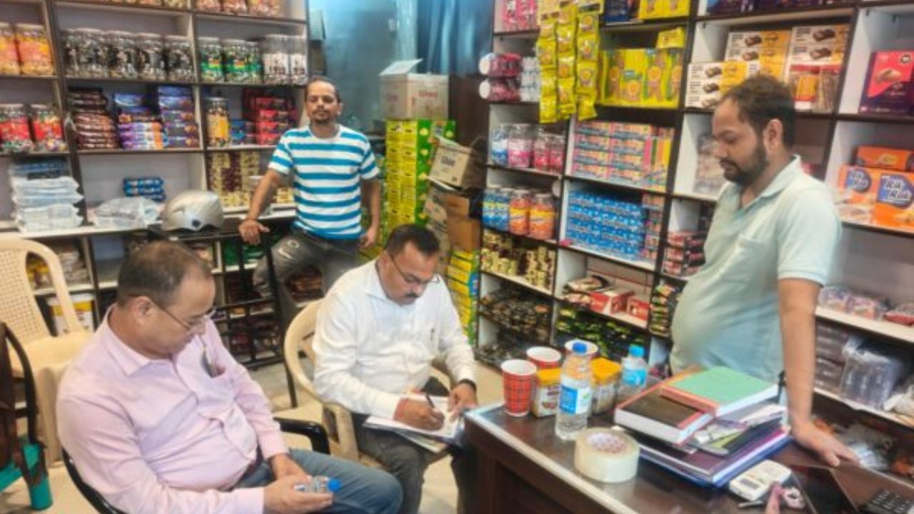 हल्द्वानी में डेयरी कारोबारियों पर शिकंजा, पनीर-घी समेत कई उत्पादों के सैंपल लिए गए