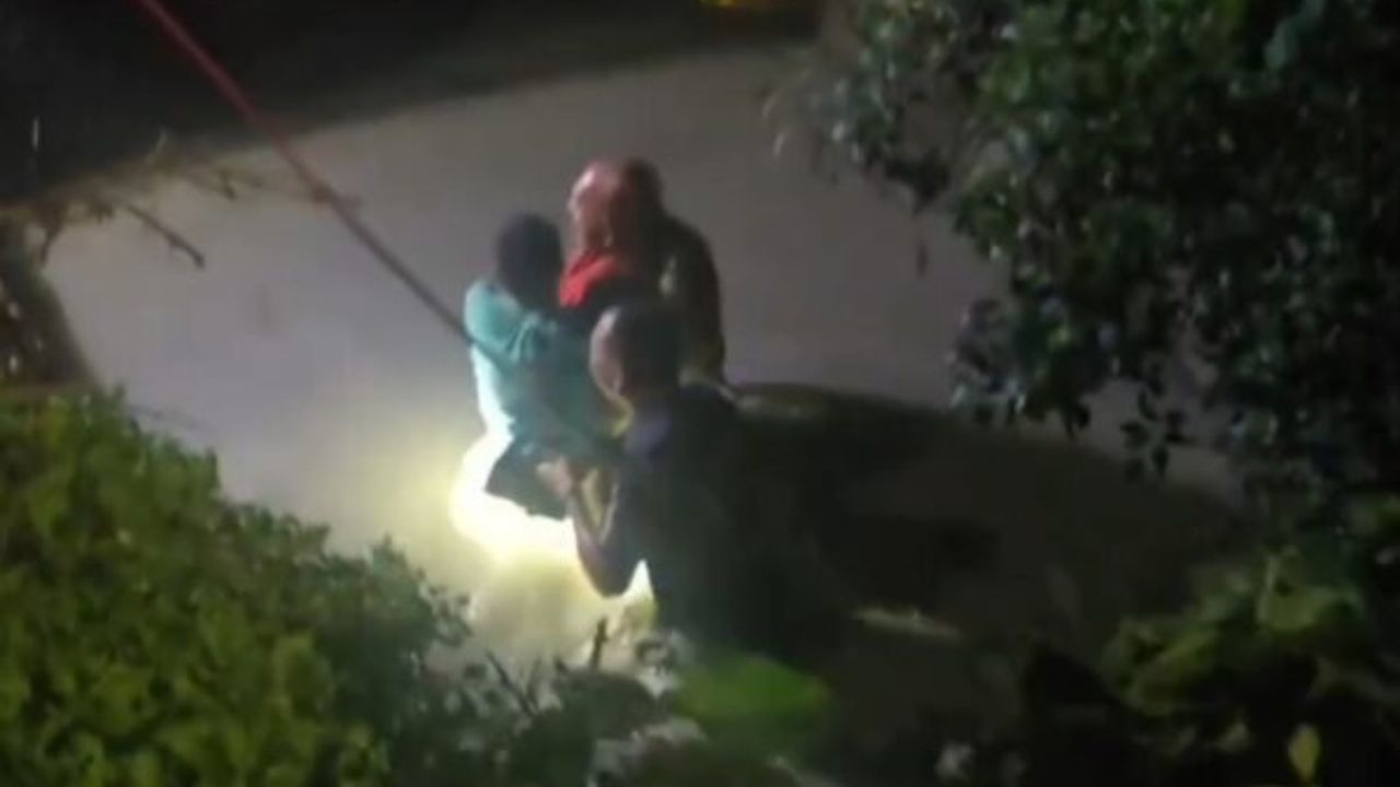 नहर में बह रहे युवक को पुलिस और फायर टीम ने बचाया, अंधेरी रात में किया साहसिक रेस्क्यू
