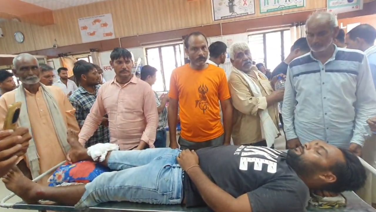 Hathras: खेत में पानी के विवाद ने लिया खौफनाक मोड़, दम्पति पर हमला, फायरिंग का भी आरोप