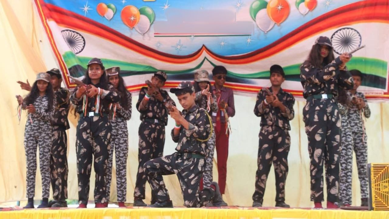 Maharajganj: देशभक्ति के रंग में रंगा सिसवा, बच्चों ने दीं मनमोहक सांस्कृतिक प्रस्तुतियां