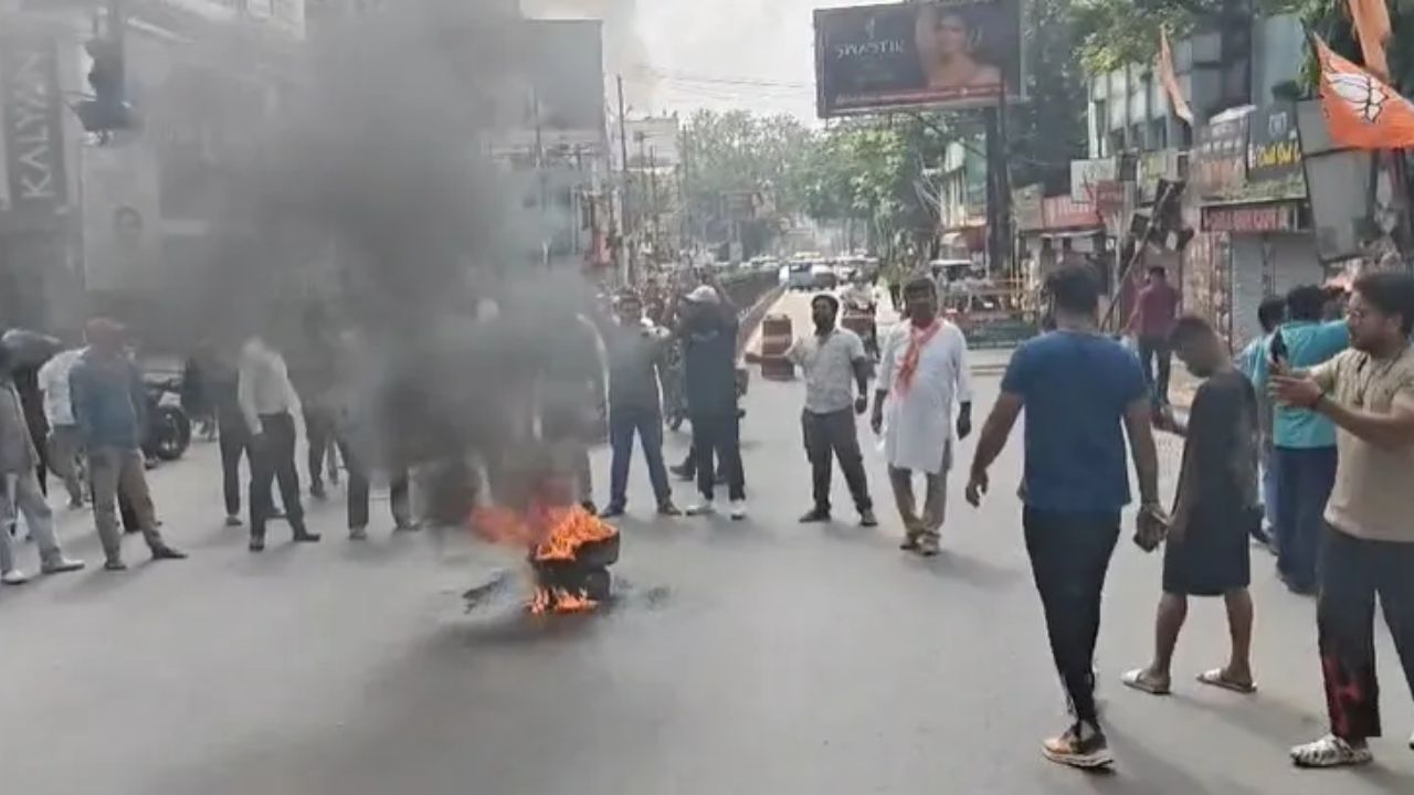 छात्रों पर पड़ी लाठी… तो सड़कों पर उतरा गुस्सा: जलते टायर और थमे पहिये, देखें झारखंड बंद का पूरा हाल