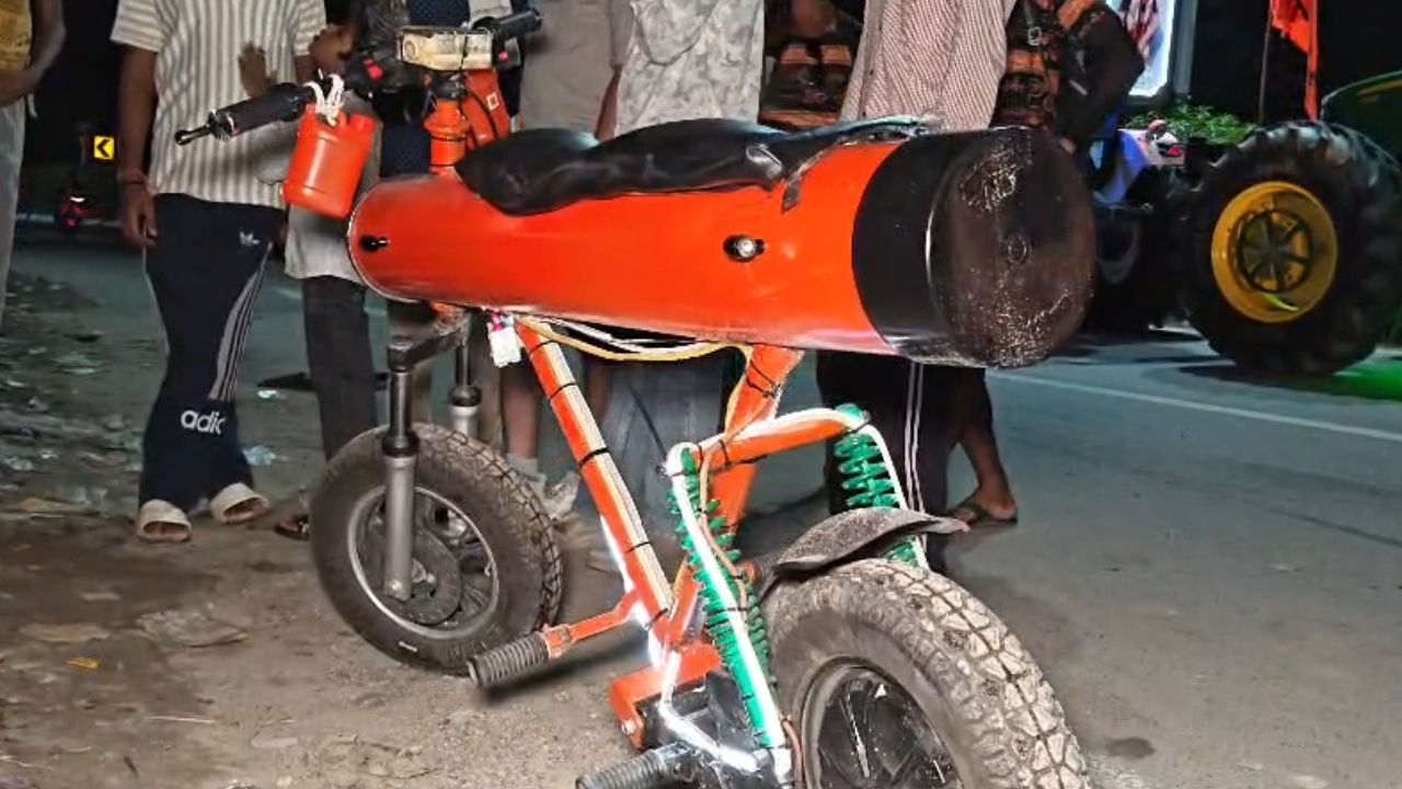 कंधे पर नहीं, बैटरी बाइक पर कांवड़… BTech छात्र की ‘तेजस’ ने मचा दी धूम