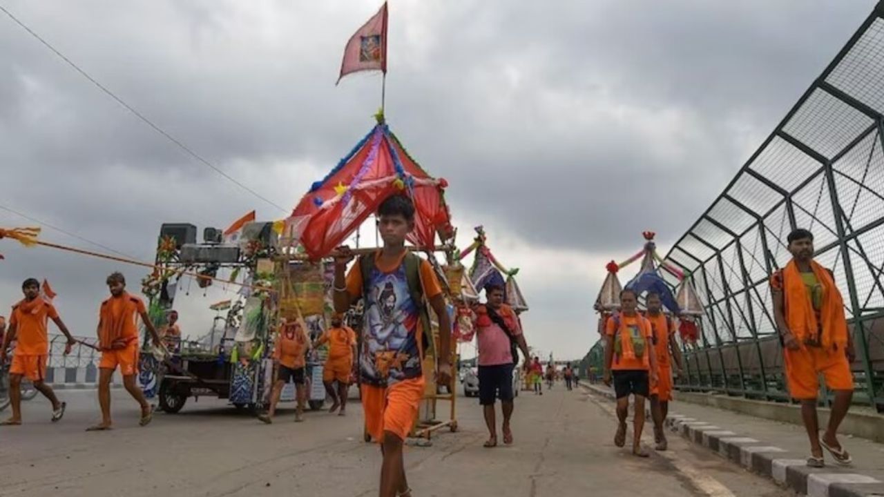 24 घंटे में 3 कांवड़ियों की मौत और 17 शिवभक्तों की हालत नाजुक, दिल्ली-रुड़की हाईवे पर हुआ दर्दनाक हादसा