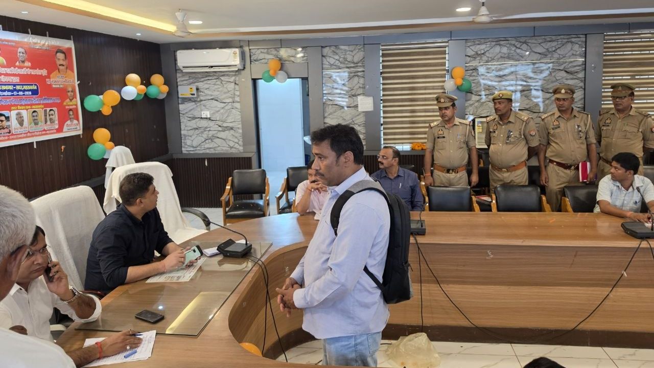 तहसील दिवस में थानेदारों की जगह दारोगा पहुंचे तो भड़के SDM, बोले- वापस जाइए! पांच थाना प्रभारियों को सख्त चेतावनी