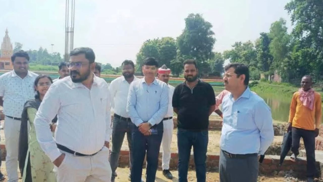 नौतनवा में विकास की हकीकत जानने उतरे सीडीओ, उत्सव भवन से पशु चिकित्सालय तक परखी निर्माण की गुणवत्ता